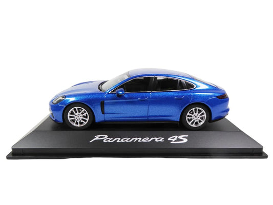 Blue Porsche Panamera Alloy Model Car – 1:24 Scale Pull-Back Toy with Lights & Sound