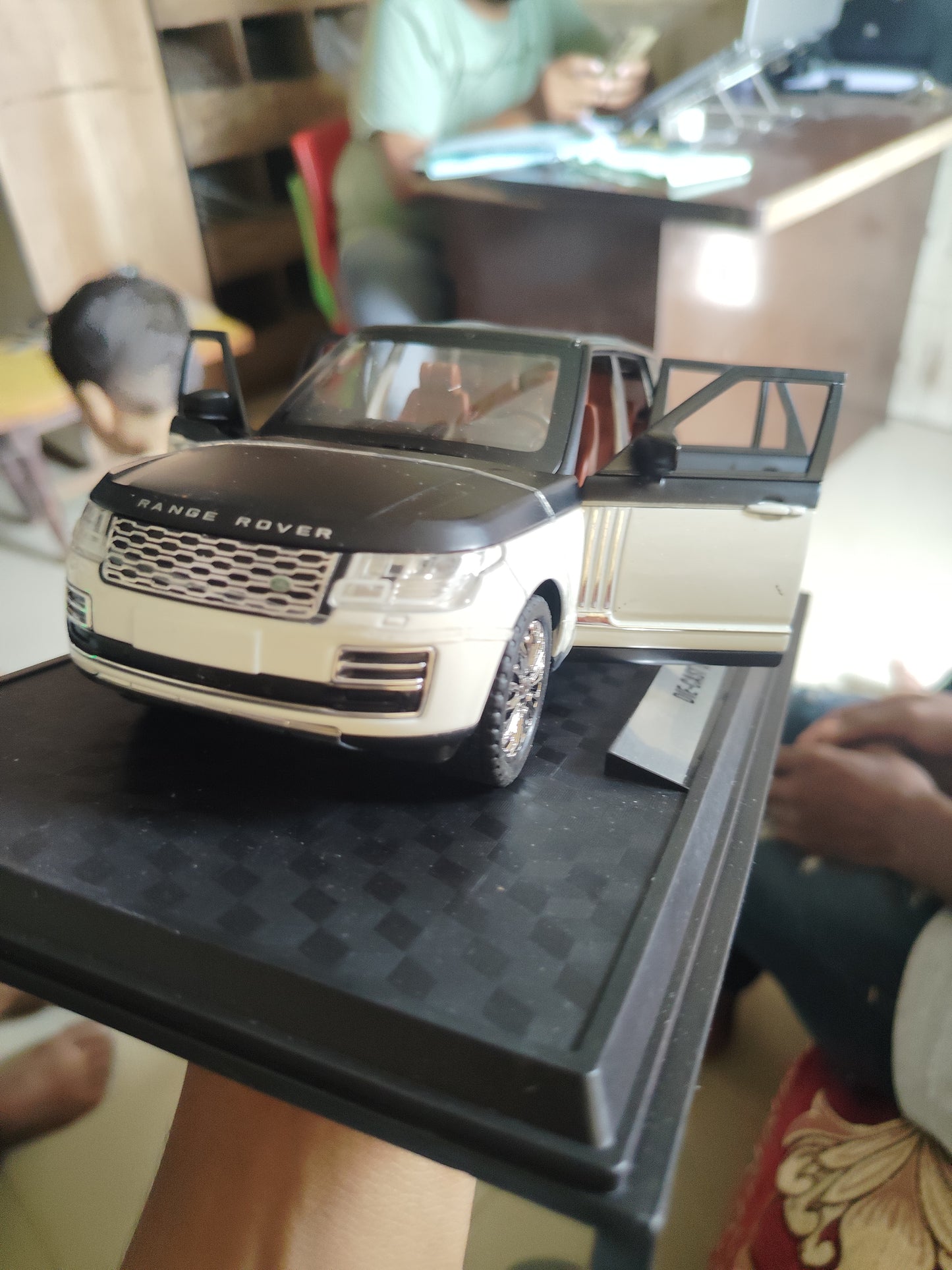Die cast car 1:24
