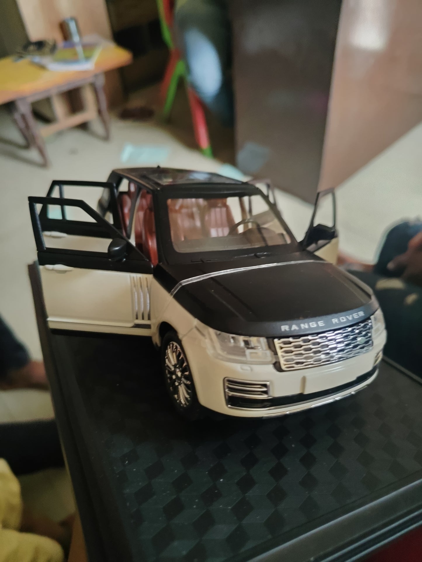 Die cast car 1:24