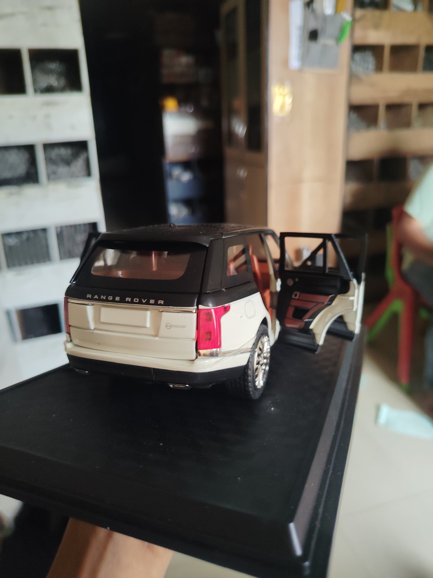 Die cast car 1:24